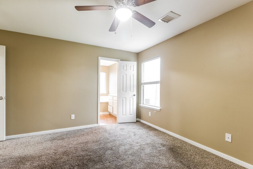 Building Photo - 28918 W Pecos River Ct