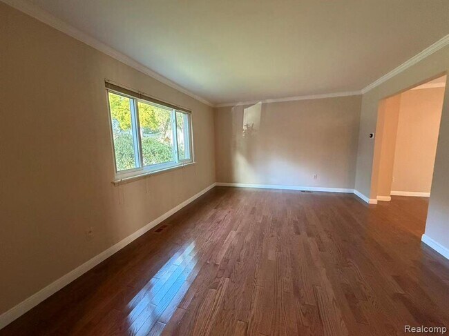 Building Photo - 3245 Parker Dr