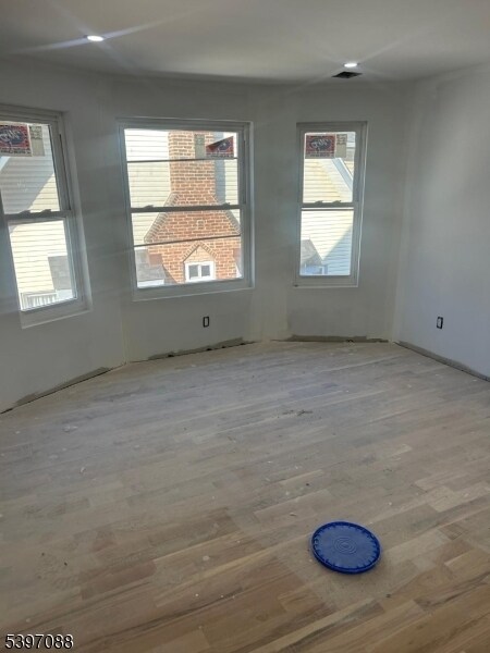 Building Photo - 616 Park Ave