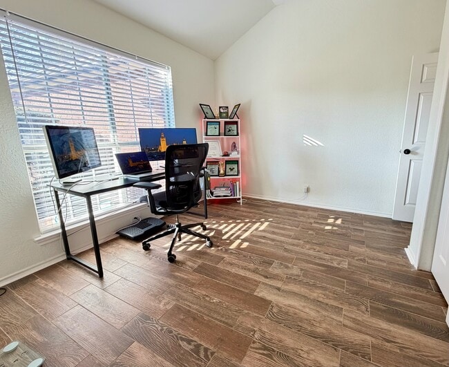 Building Photo - 2310 Falcon Dr