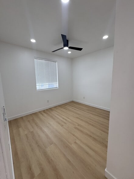 Building Photo - 9608 N 11th Ave