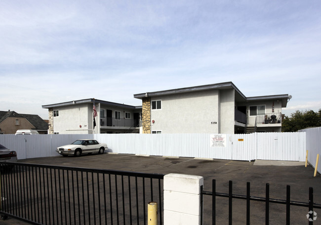 Primary Photo - Imperial Apartments