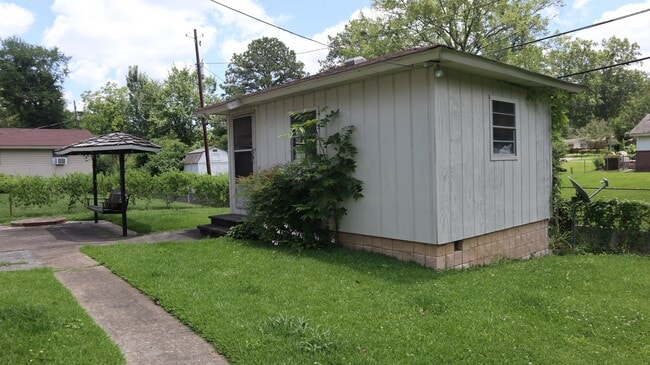 Building Photo - 225 Hillmoor Ln