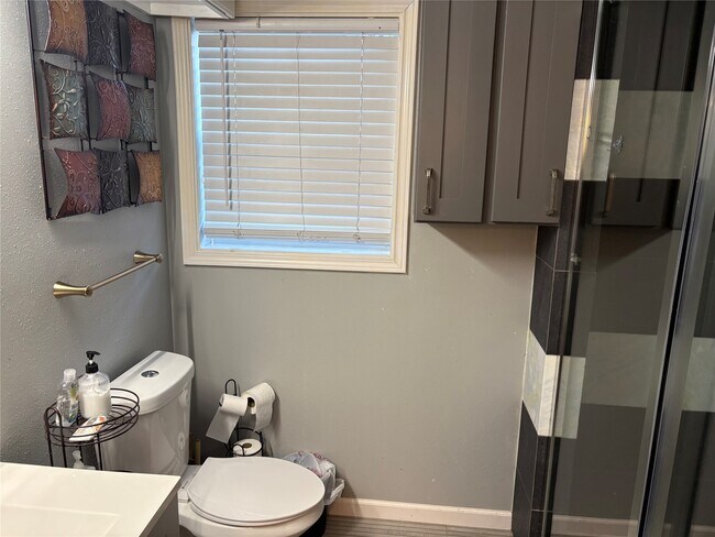 Building Photo - 2201 Nettleton St