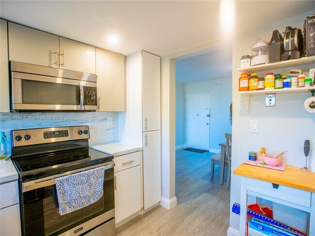 Building Photo - 9400 W Flagler St