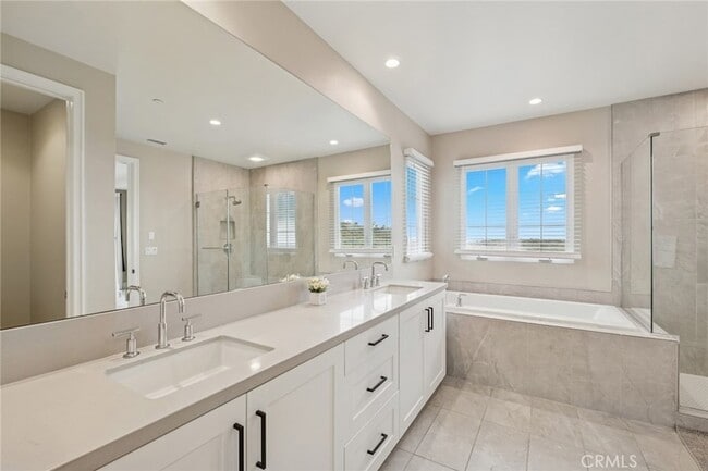 Building Photo - 309 Paradiso