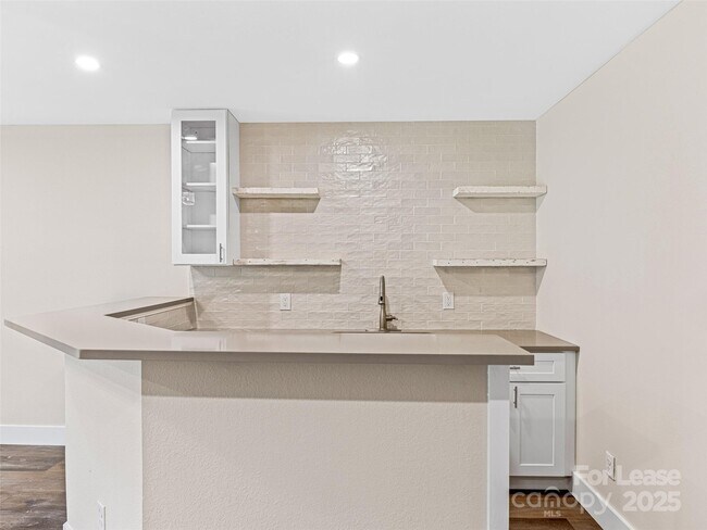 Building Photo - 42 Forsythe St