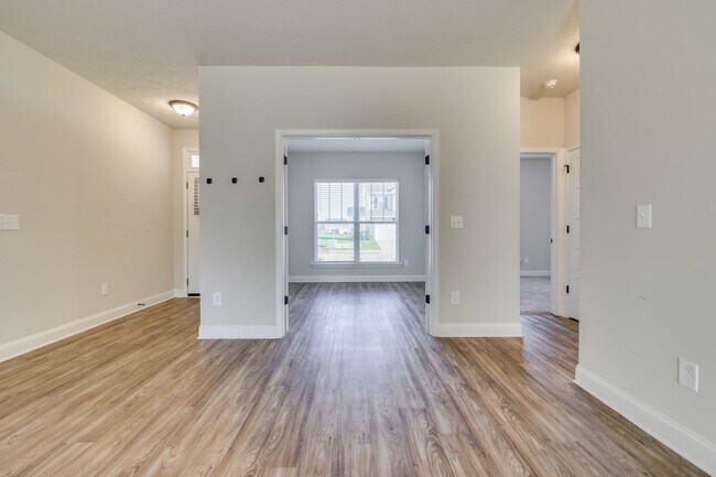 Building Photo - 340 Fox Haven Dr