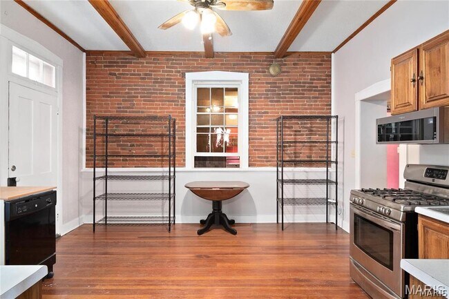 Building Photo - 301 W Laurel St