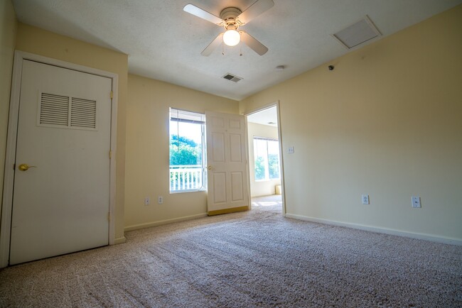 Building Photo - 4 bedroom, 4 bath unit overlooking the Mon...