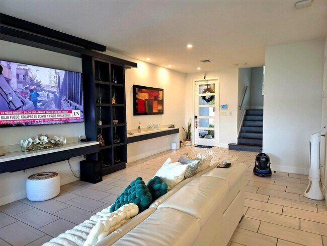 Building Photo - 15785 NW 91st Ct