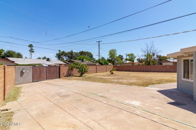 Building Photo - 40 E Balboa Dr