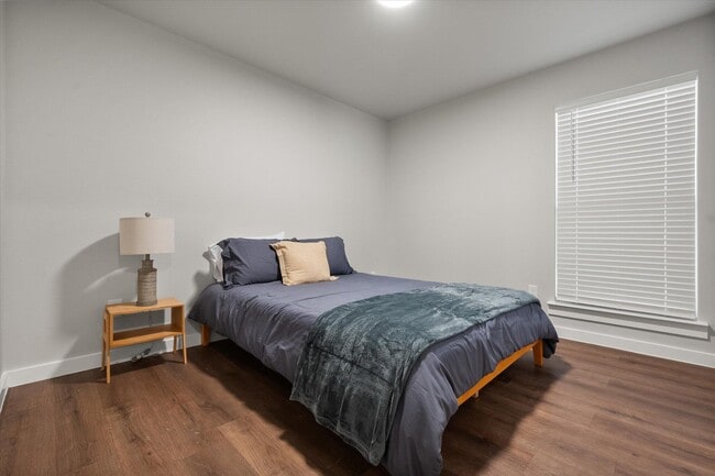 Building Photo - 2140 Kokomo Ave