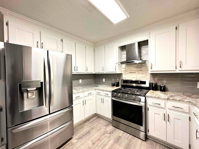 Building Photo - 1750 Dailey Terrace NW