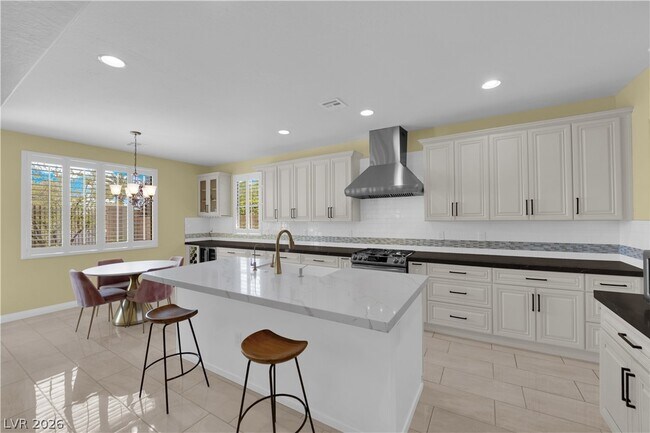 Building Photo - 608 Highland Bluff Way