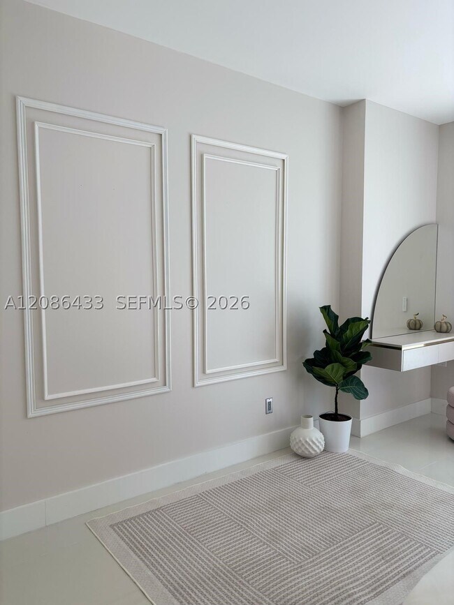 Building Photo - 1300 Brickell Bay Dr