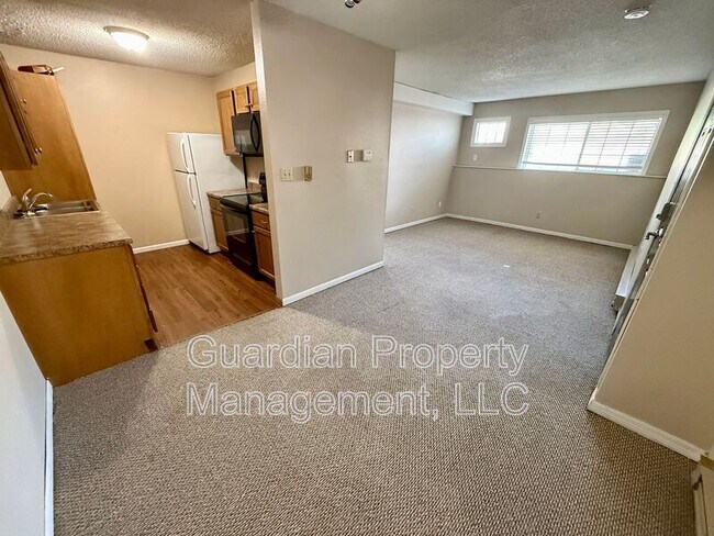 Building Photo - 1010 N Walnut St