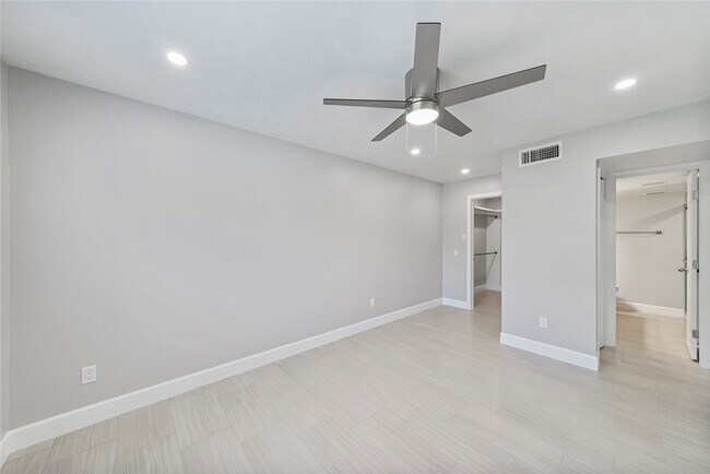 Building Photo - 845 Augusta Dr