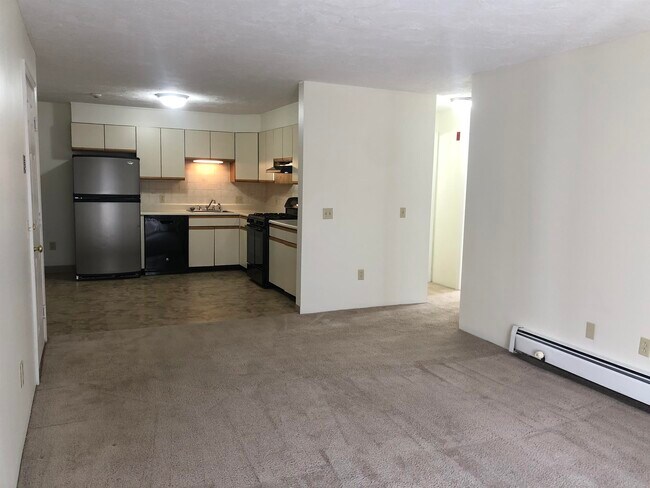 Building Photo - 385 Huse Rd