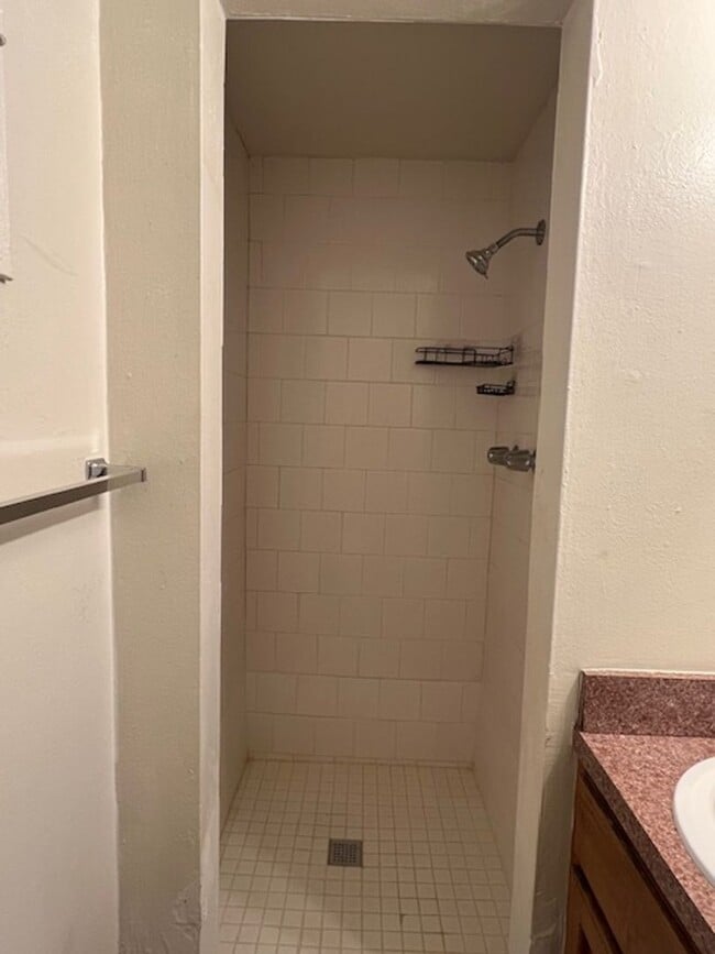 Building Photo - 22 Candy St