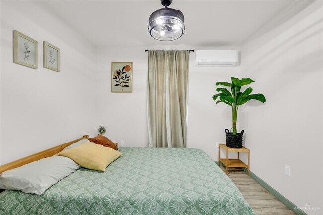 Building Photo - 19 Bell E Ave