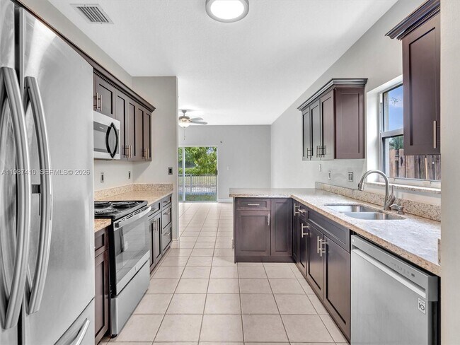 Building Photo - 1498 SW 106th Ave