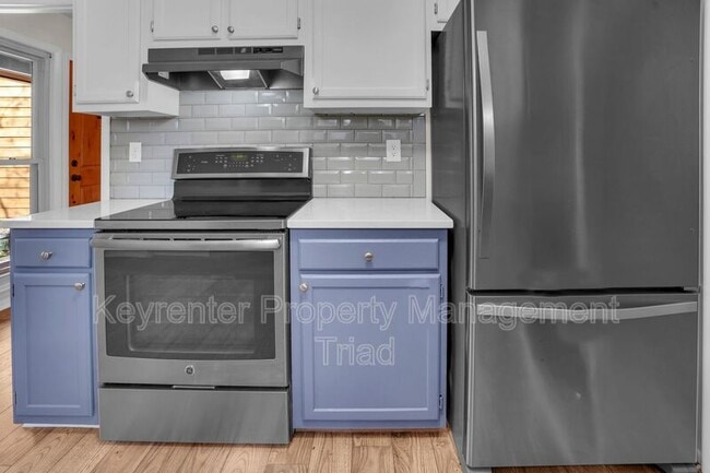 Building Photo - 5110 N Oaks Dr