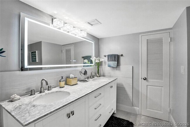 Building Photo - 3430 Galt Ocean Dr