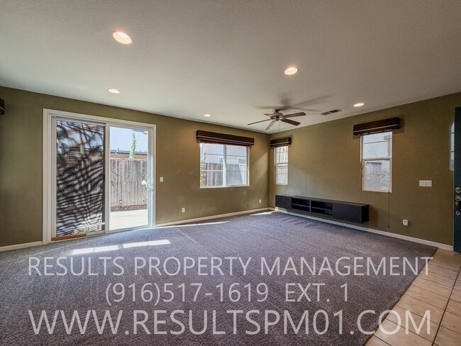 Building Photo - Lovely Courtyard Home 3 Bedroom w Bonus Rm