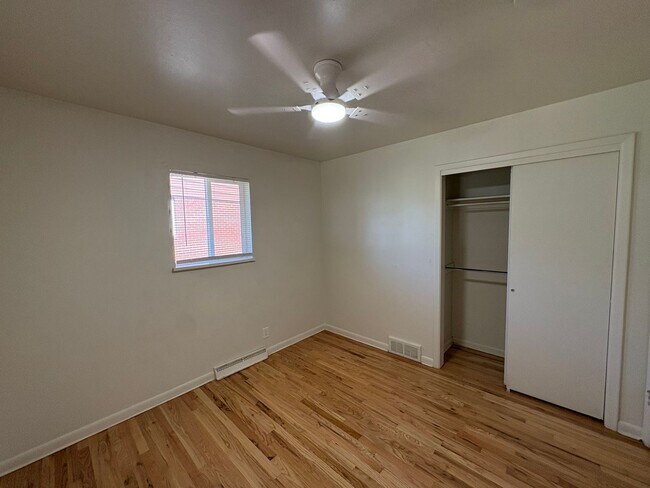 Building Photo - Newly Updated - Spacious 5 Bed 2 Bath Home