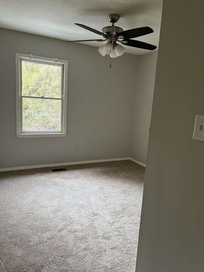 Building Photo - Charming 3 bedroom 2 bath townhome with lots of light and open downstairs. Galley kitchen, lots o...