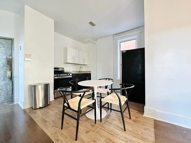 Primary Photo - Furnished room/NOT APARTMENT