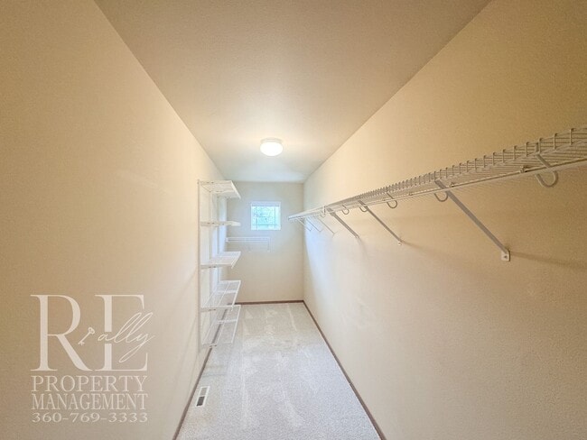 Building Photo - Spacious 4-Bedroom Home with Brand-New Carpet, Two Living Areas & Loft