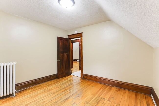 Building Photo - 977 Fremont Ave E