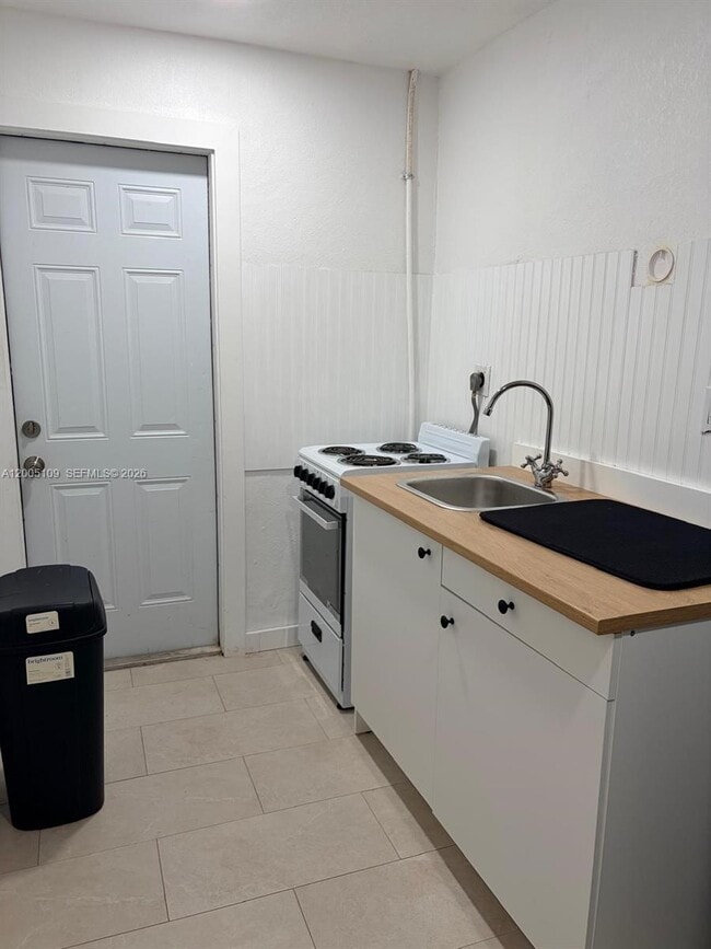 Building Photo - 5225 SW 116th Ave