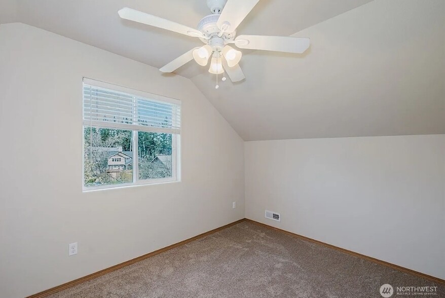 Bedroom 2 - 106 Goldenrod St