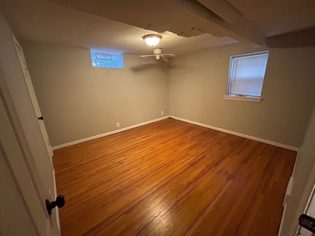 Building Photo - Updated Garden-Level 1BR with Patio & Parking