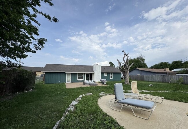 Building Photo - 3520 Roanoke Dr