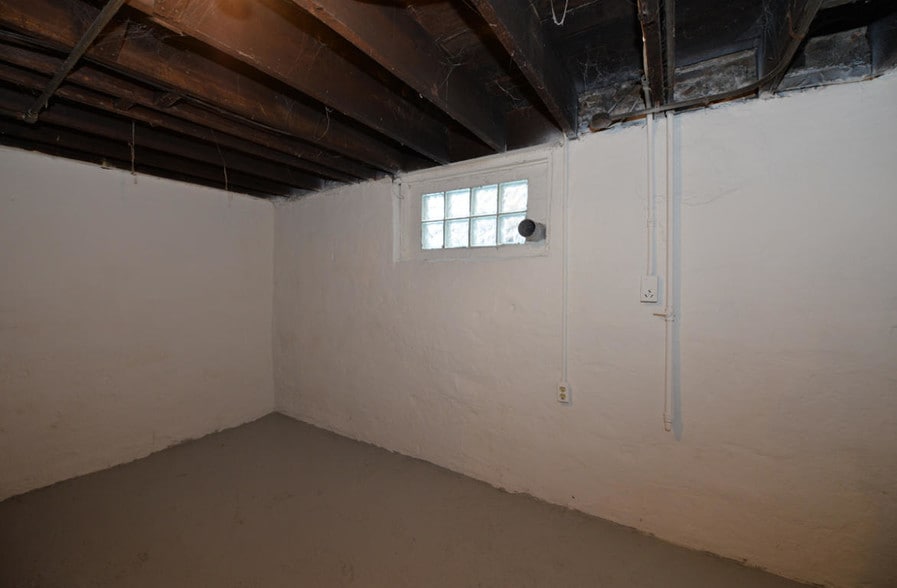 Basement pic 2 - 1106 David St