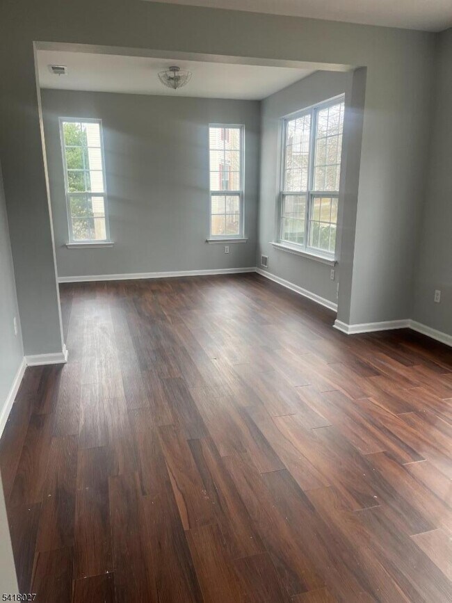 Building Photo - 227 Winding Hill Dr