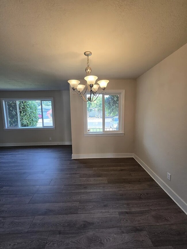 Building Photo - 934 Juanita Dr