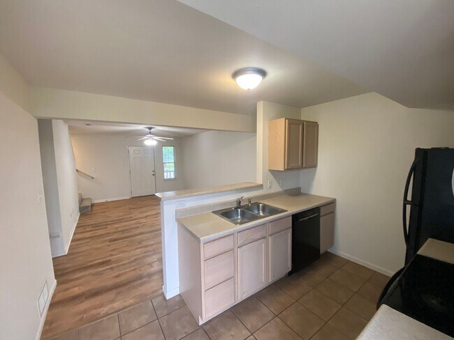 Building Photo - Spacious 4-Bedroom Home with 2-Car Garage in Columbia, MO