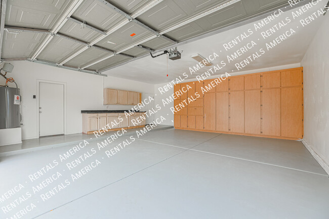 Building Photo - 885 W Caroline Ln