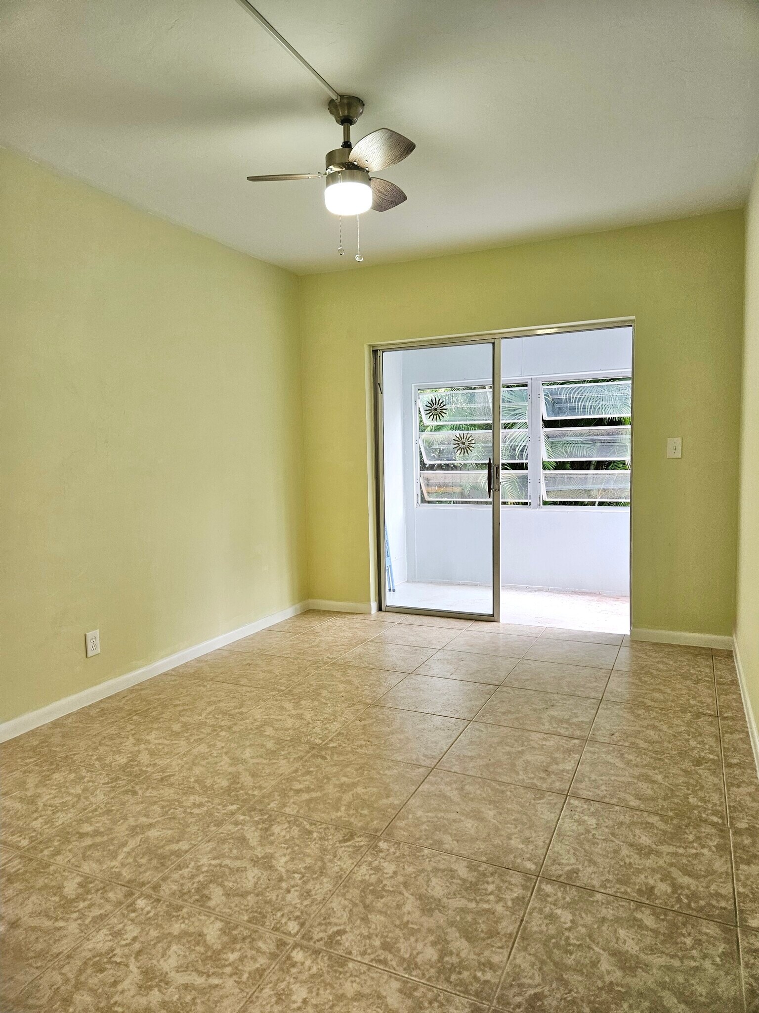 Building Photo - 1950 Lake Osborne Dr