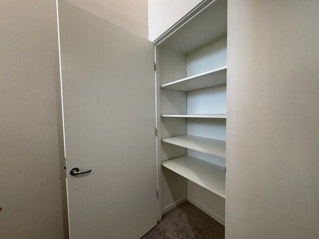 Building Photo - Breathtaking views of Chuckanut Bay!!