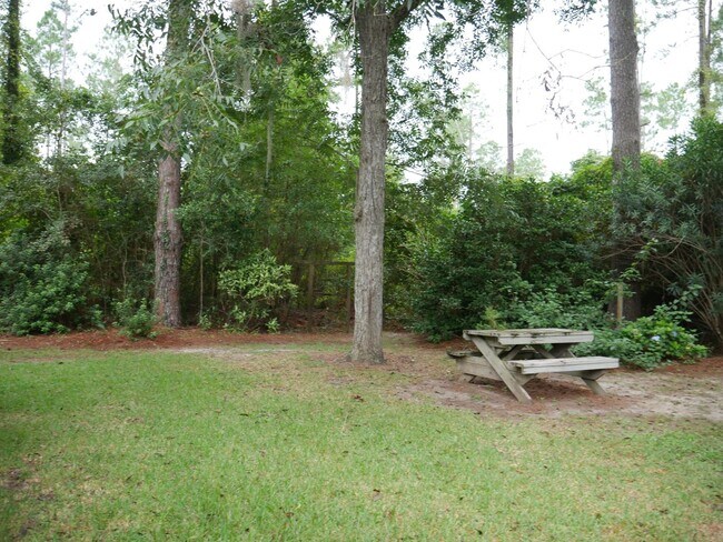 Building Photo - Home in Hahira in the country