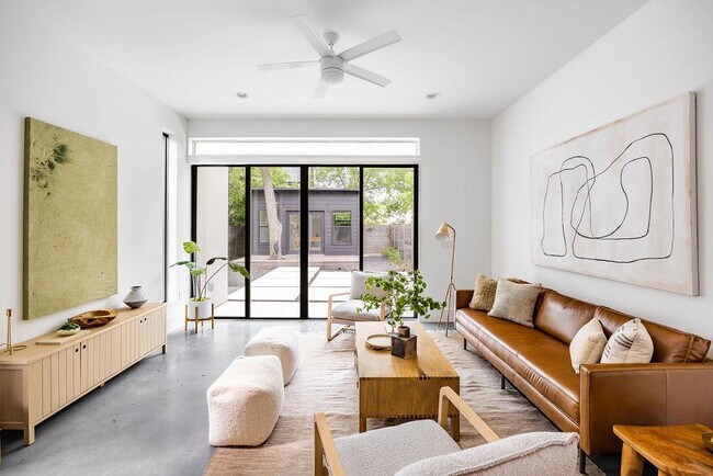 Building Photo - 1811 Justin Ln