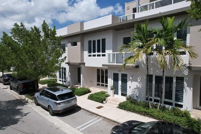 Building Photo - 6461 NW 103rd Psge