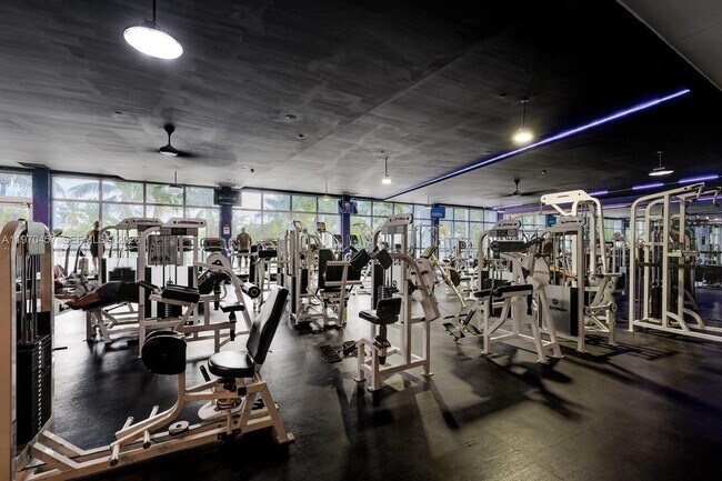 Building Photo - 1000 West Ave