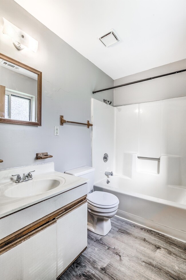 Building Photo - 18 Redwood Dr